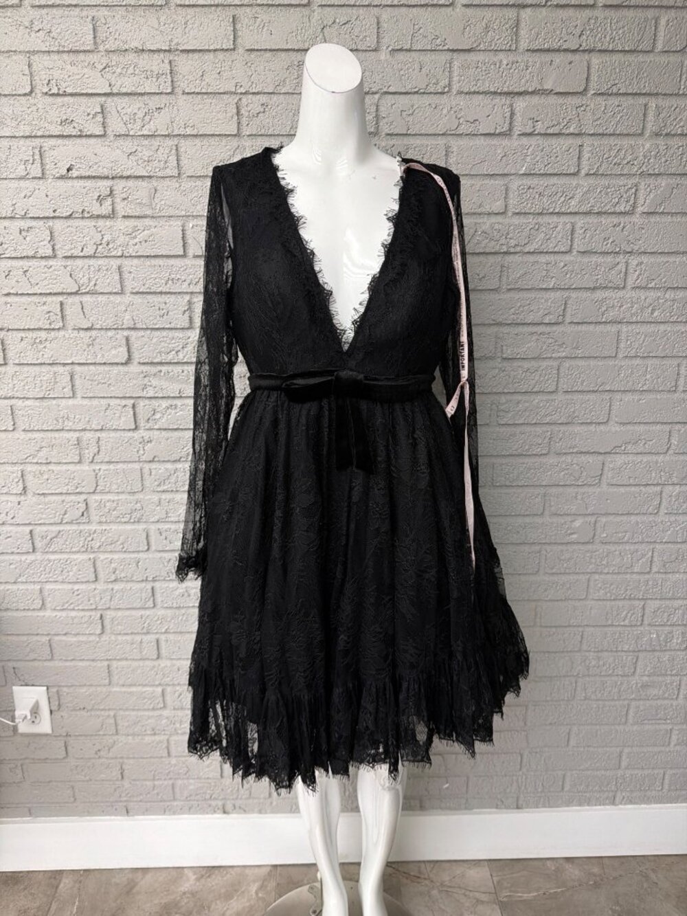 Mac Guggal Women’s Long Sleeve Deep V Black Lace Babydoll Dress Size 8 - Picture 2 of 15